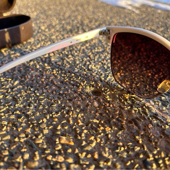 MICHAEL KORS WOMEN SUNGLASS GRIFFIN M2472S 101 WHITE/GOLD METAL w/ Original Case - Picture 3 of 8